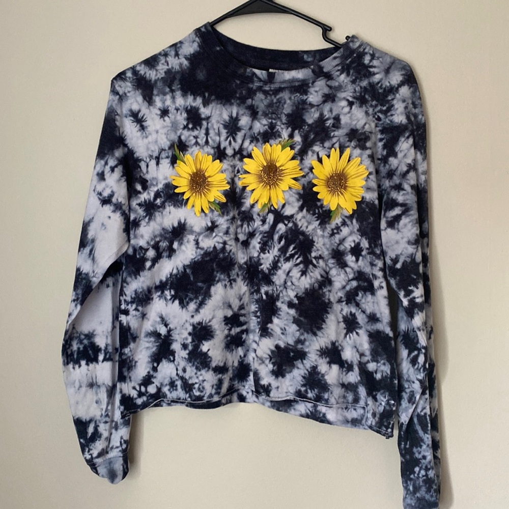 Long sleeve sunflower top